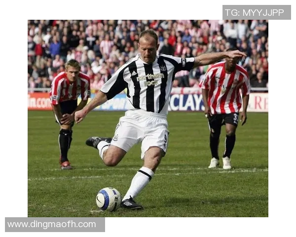 全球足球明星中锋盘点及其辉煌成就分析