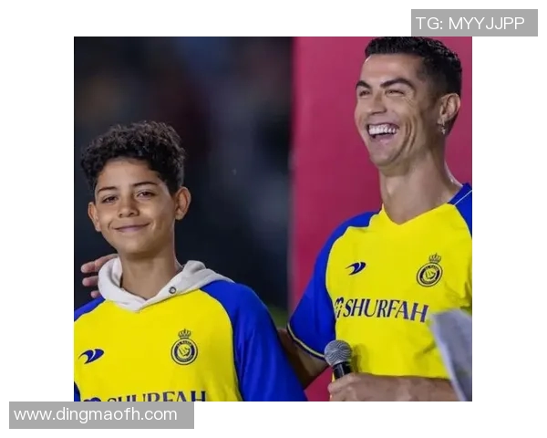 经典足球明星同框瞬间回顾那些年我们追逐的绿茵传奇